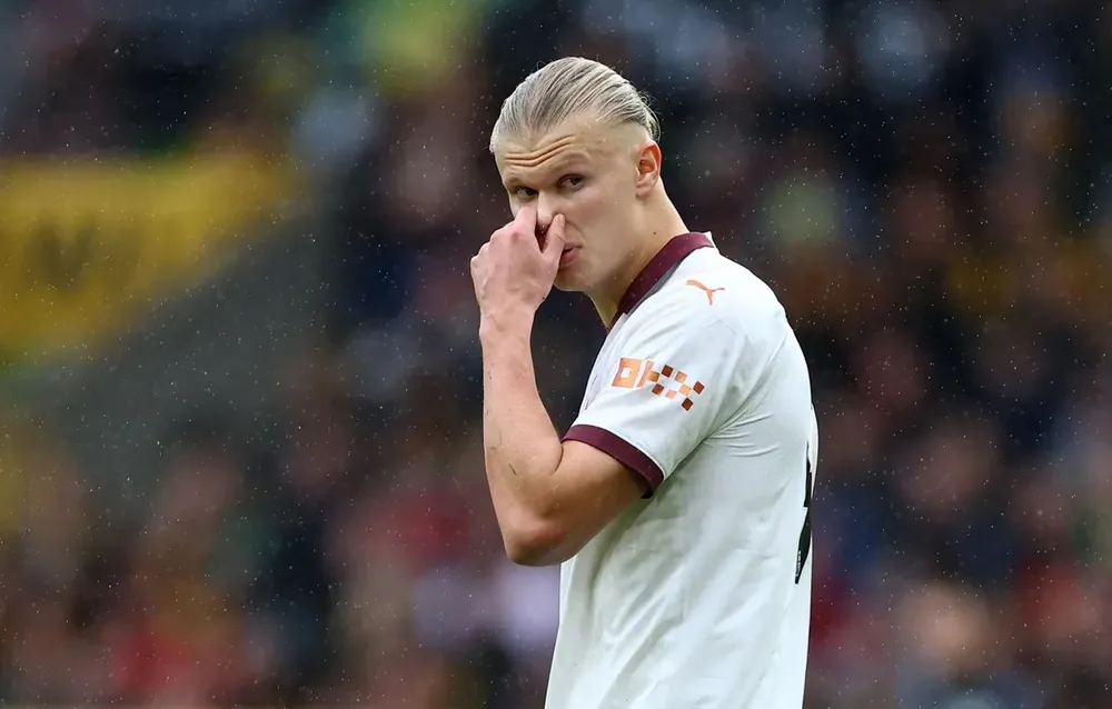 Erling Haaland mất dạng trên sân