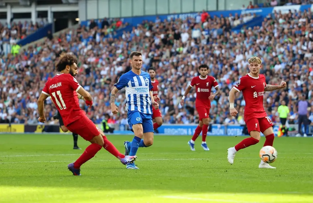 Mo Salah ghi bàn thắng đẹp sau pha bỏ bóng của Harvey Elliott