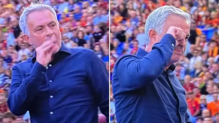 Jose Mourinho không nói gì mà cũng lãnh thẻ đỏ