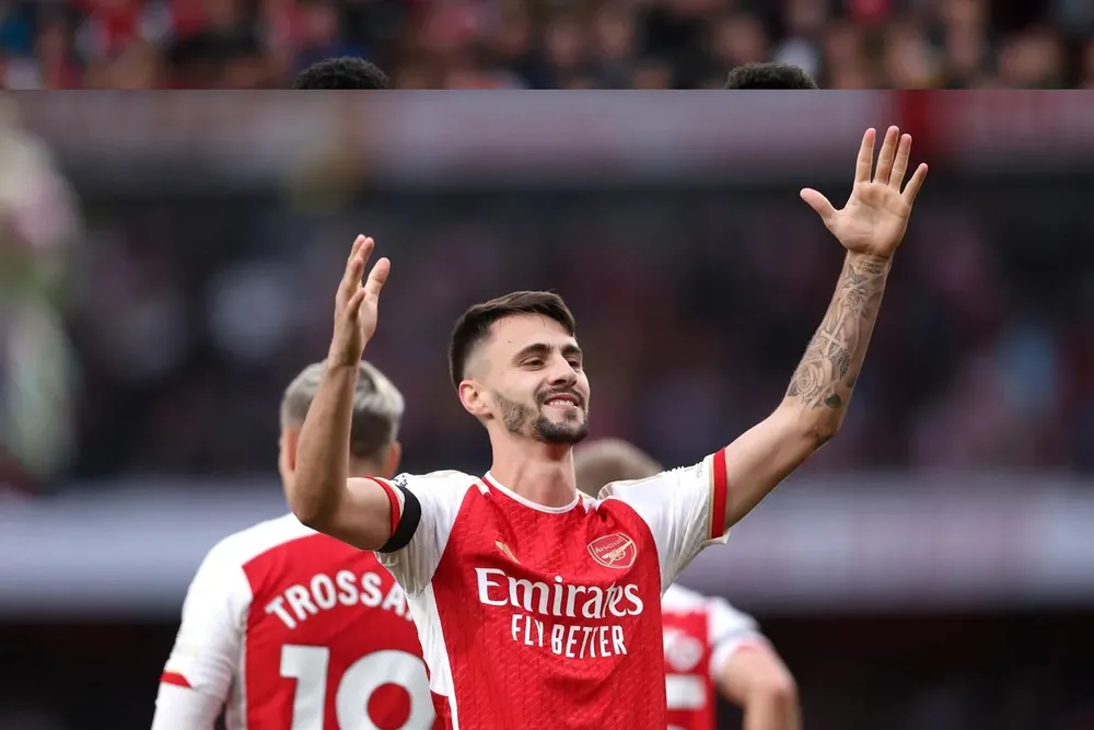 Fabio Vieira ăn mừng bàn thắng từ chấm 11m