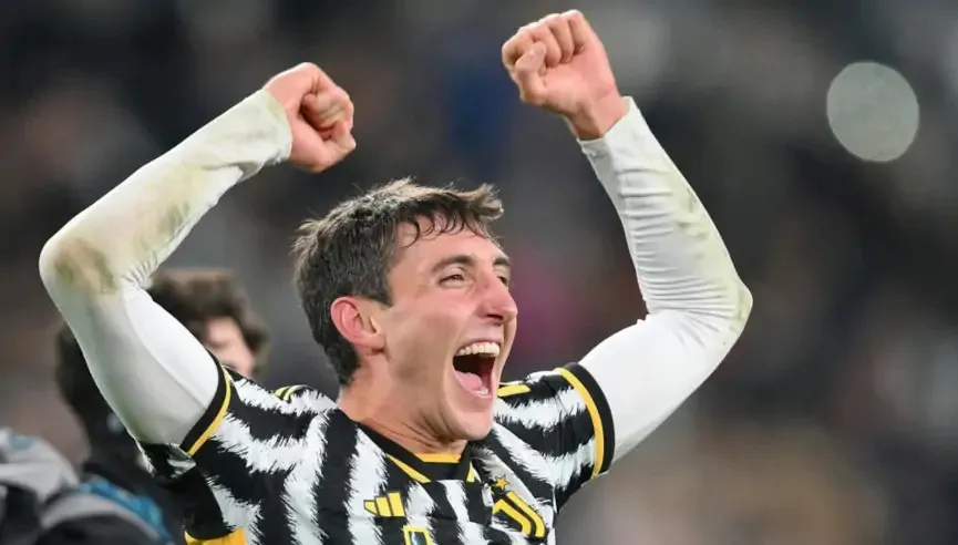 Andre Cambiaso lãnh thẻ vàng vì cởi áo ăn mừng bàn thắng