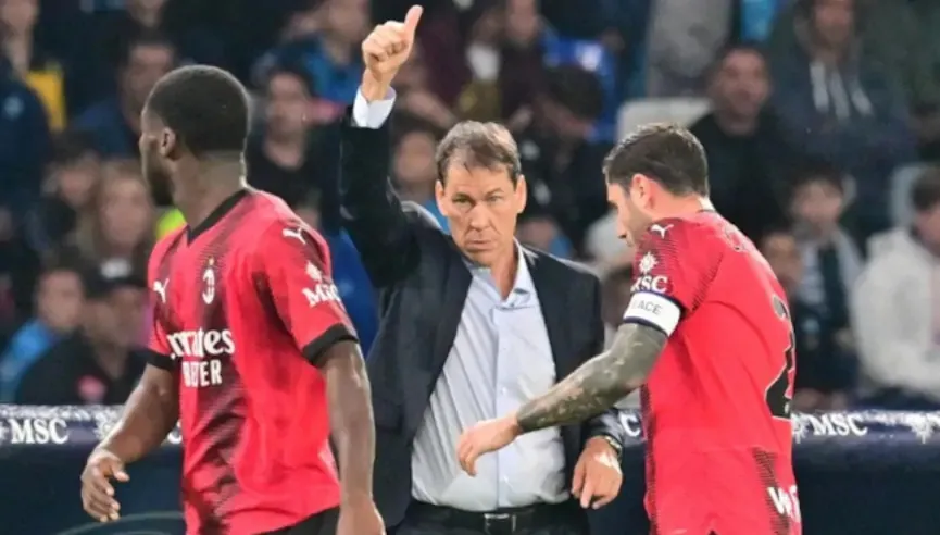 HLV Rudi Garcia quyết định điều chỉnh chiến thuật để gỡ hòa trước Milan