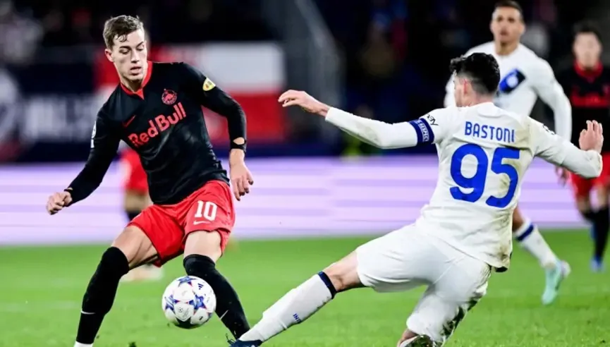 Bastoni cản phà tiền đạo Salzburg Bastoni cản phà tiền đạo Salzburg