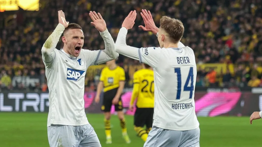 Maximilian Beier ghi 2 bàn vào lưới Borussia Dortmund trong 3 phút