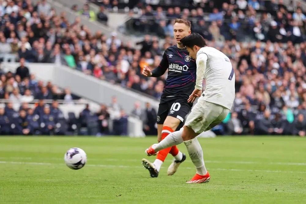 Son Heung-min ấn định chiến thắng cho Tottenham 
