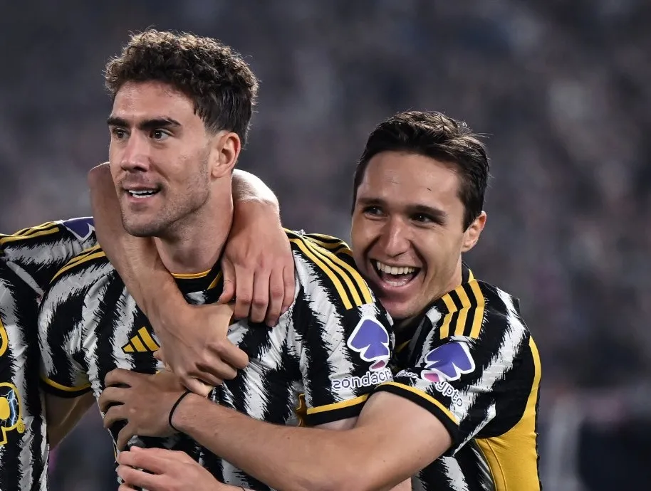 Dusan Vlahovic (trái) ghi bàn duy nhất trận chung kết