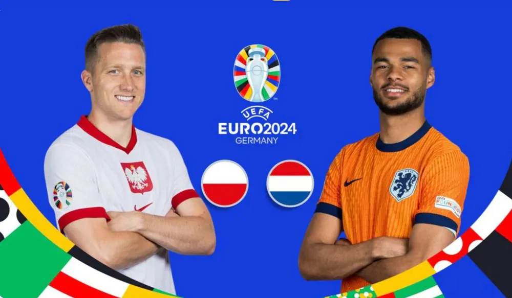 Piotr Zielinski (Ba Lan) và Cody Gakpo (Hà Lan)