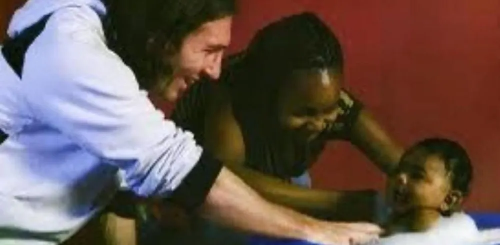 Leo Messi đã chạm vào Lamine Yamal từ 16 năm trước