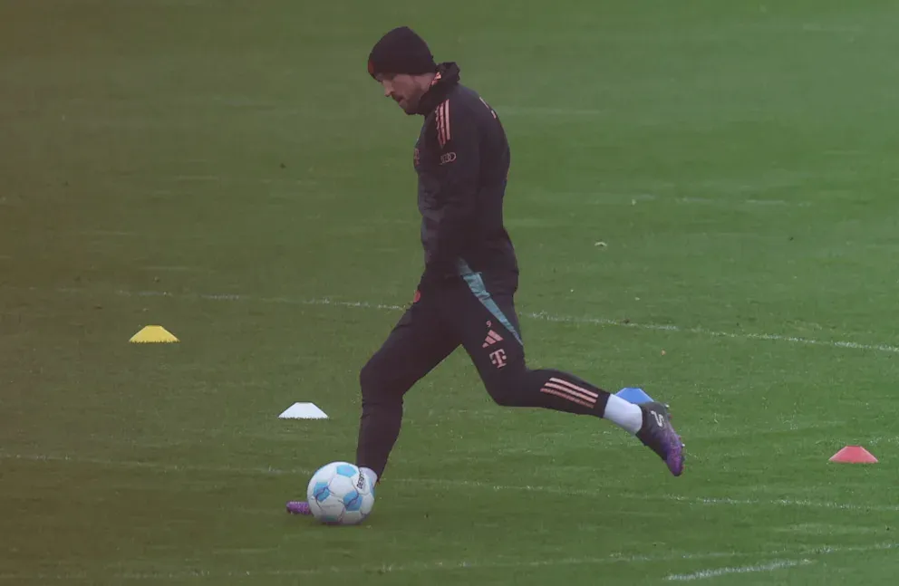 Harry Kane tập luyện với bóng để chuẩn bị trở lại ở trận gặp Leipzig