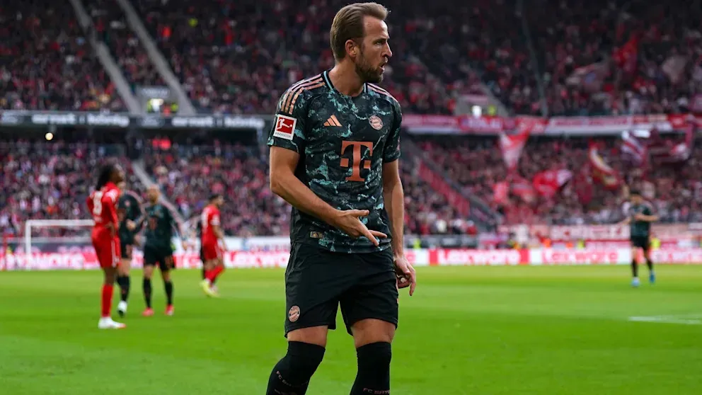 Harry Kane ghi bàn mở tỷ số sau đường chuyền của Eric Dier