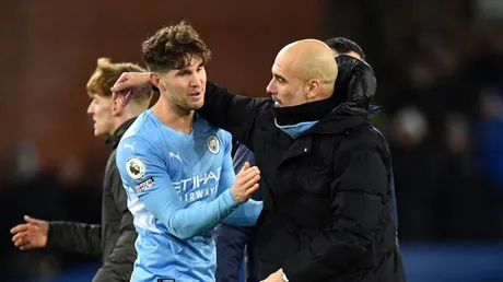 Pep Guardiola và John Stones