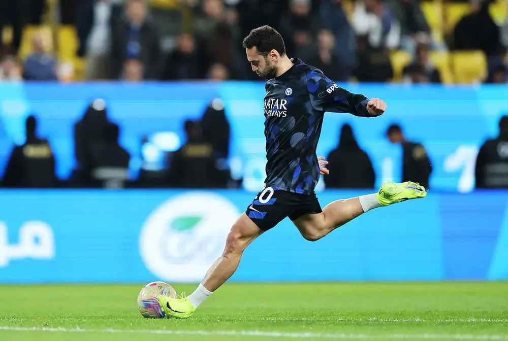 Hakan Calhanoglu trở lại sẽ giúp Inter Milan tự tin hơn ở trận derby thành Milan