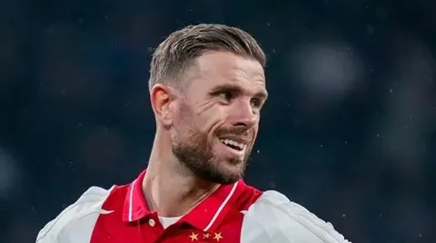 Jordan Henderson phải ở lại Ajax cho đến cuối mùa
