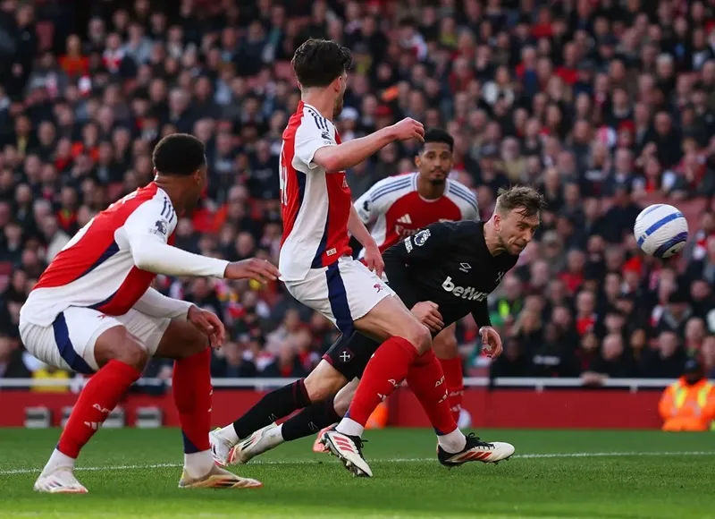 Jarrod Bowen ghi bàn quyết định trận đấu