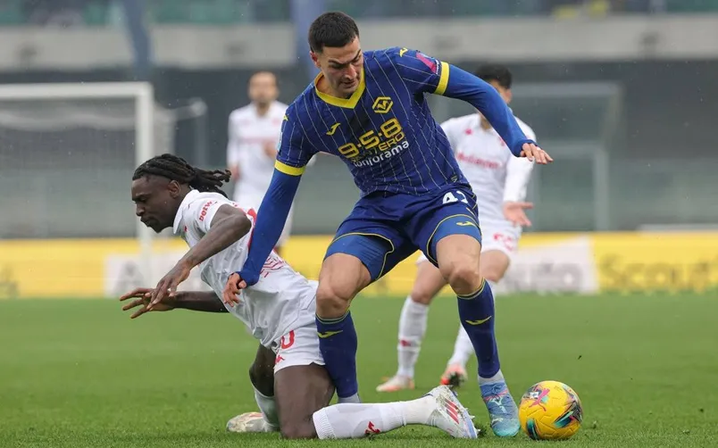 Moise Kean (trái) chơi năng nổ trong màu áo Fiorentina