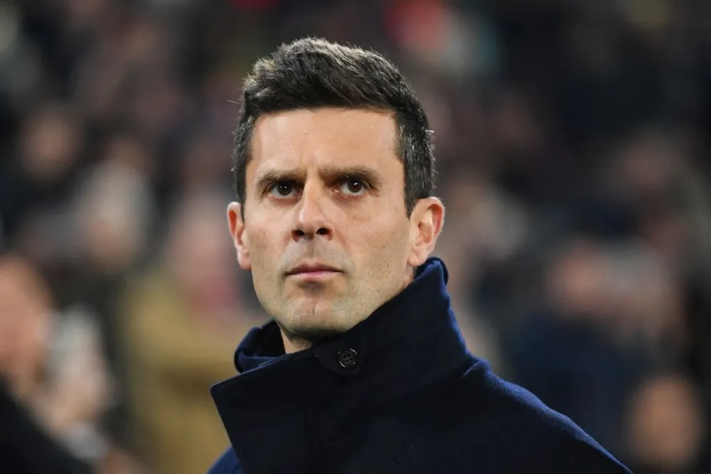 Khuôn mặt không biểu lộ cảm xúc của HLV Thiago Motta sau trận thua Fiorentina.