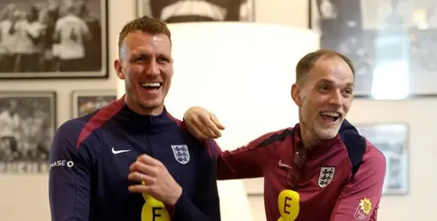 Dan Burn và HLV Thomas Tuchel