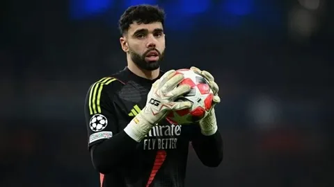 Thủ môn người Tây Ban Nha David Raya