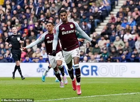 Marcus Rashford mở tỷ số cho Aston Villa
