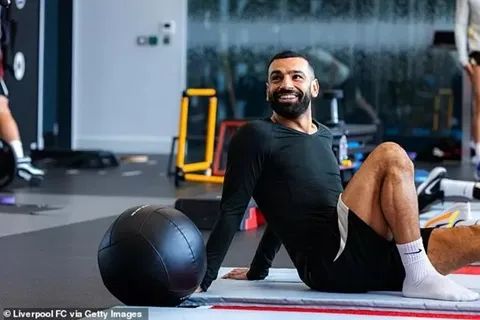 Mo Salah vẫn chưa đồng ý triển hạn với Liverpool