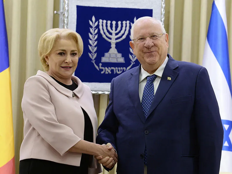 Tổng thống Klaus Iohannis và Thủ tướng Viorica Dancila (phải). Ảnh : mfa.gov.il