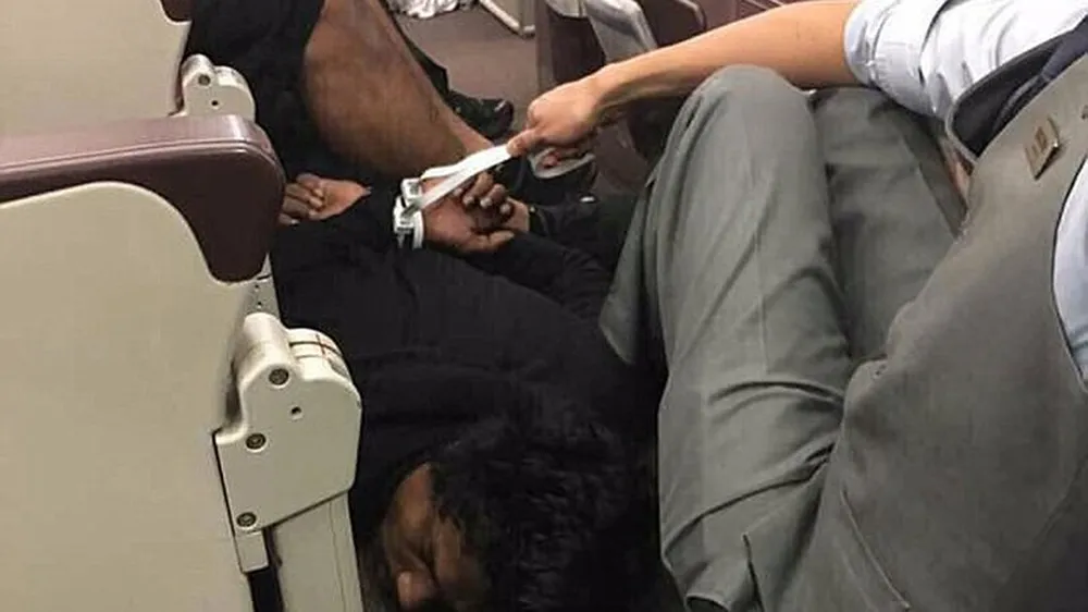 Manodh Marks đã tìm cách xâm nhập buồng lái và bị khống chế. Ảnh: DAILY MAIL