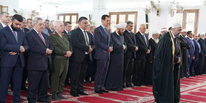 Tổng thống Assad tham dự lễ cầu nguyện Eid al-Fitr tại thánh đường Sayyida Khadija. Ảnh: Almasdarnews
