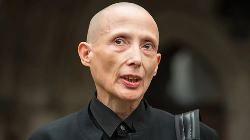 Christie Elan-Cane cáo buộc Chính phủ Anh đã có hành vi “phân biệt đối xử” với người mang giới tính thứ ba. Ảnh: AP