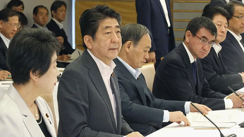 Thủ tướng Nhật Bản Shinzo Abe tại cuộc họp sáng 24-7. Ảnh: Kyodo