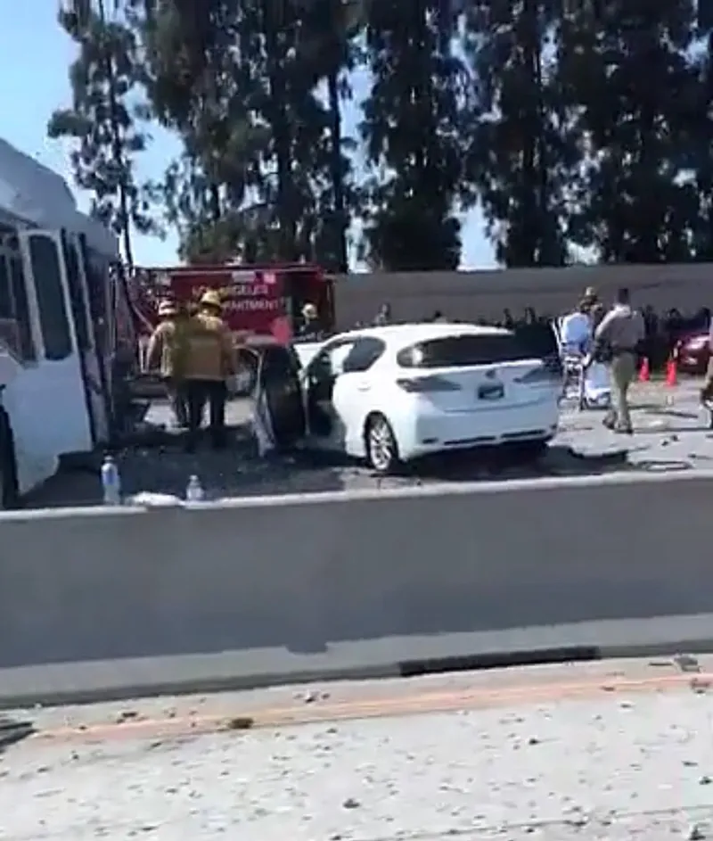 Đâm xe liên hoàn tại Los Angeles, khoảng 40 người bị thương ảnh 4