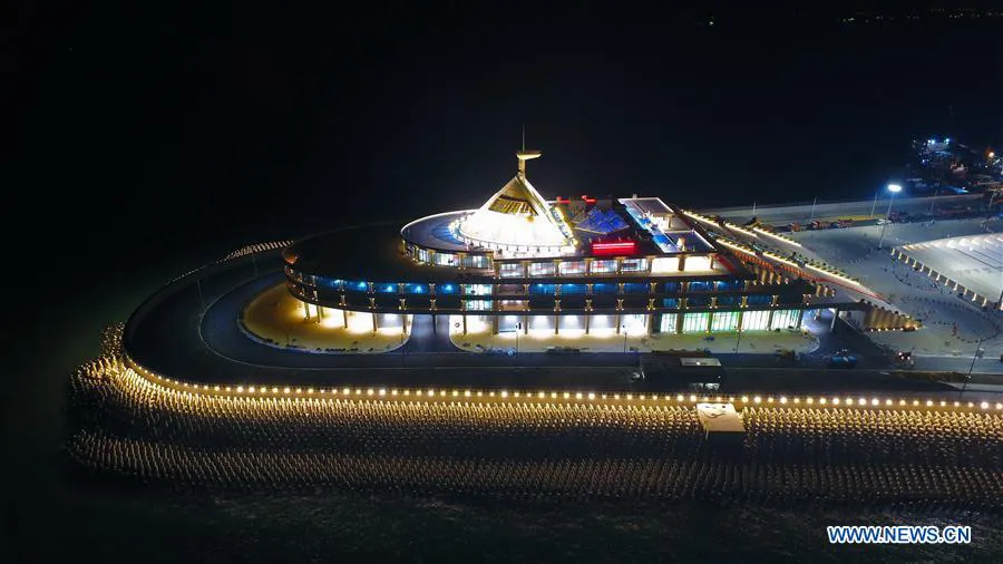 Trung Quốc khánh thành cây cầu vượt biển dài nhất thế giới nối Hong Kong với đại lục ảnh 2