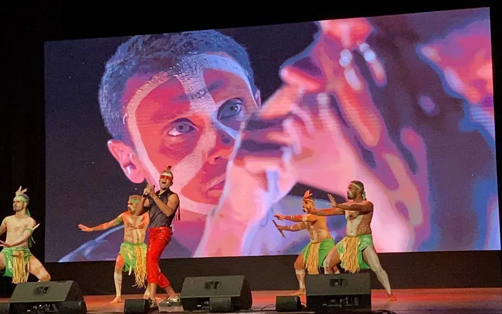 Tiết mục biểu diễn của nghệ sĩ người Australia Mitch Tambo