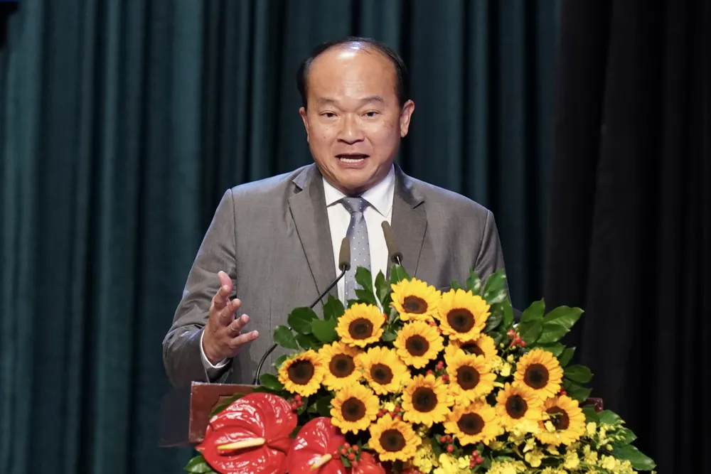 Ông Roy Kho, Tổng Lãnh sự nước Cộng hòa Singapore tại TPHCM, phát biểu tại buổi lễ. Ảnh: HOÀNG HÙNG