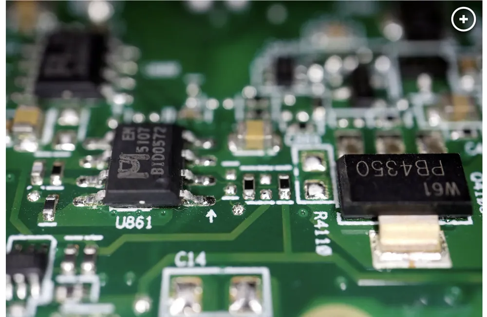 Chất bán dẫn và vi điện tử là 1 trong 3 mặt hàng bị cấm hoặc hạn chế. Ảnh : New York Post