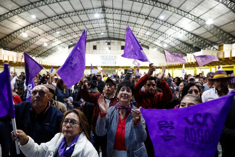 Những người ủng hộ ăn mừng chiến thắng của ông Noboa ở thành phố Quito. Ảnh: Reuters