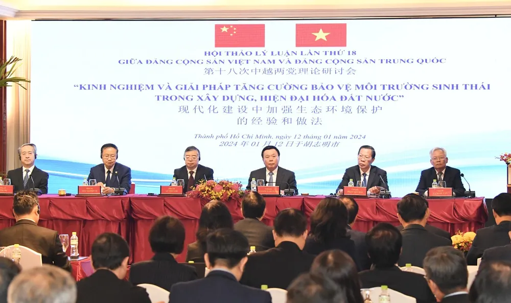 Đoàn Đại biểu Đảng Cộng sản Việt Nam và Đảng Cộng sản Trung Quốc tại buổi khai mạc Hội thảo Lý luận lần thứ 18. Ảnh: VIỆT DŨNG