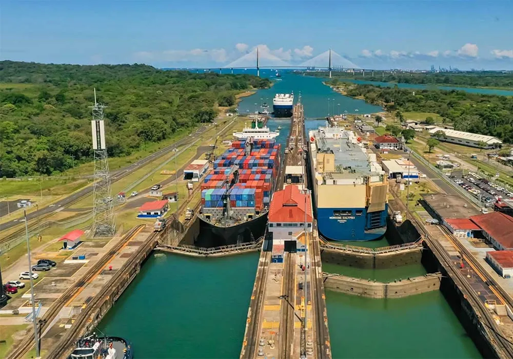 44-Panama-Canal-screencap.jpg