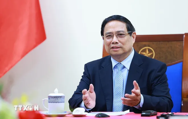 Thủ tướng Phạm Minh Chính điện đàm với Thủ tướng Malaysia Anwar Ibrahim. Ảnh: TTXVN