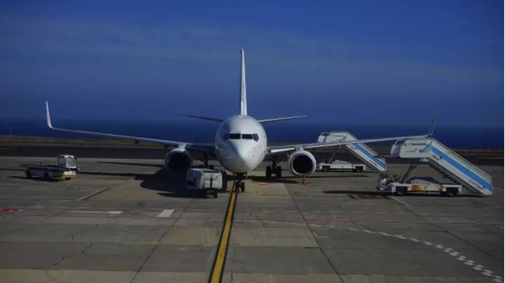 Máy bay Ấn Độ trên đường băng. Ảnh: Indian Express