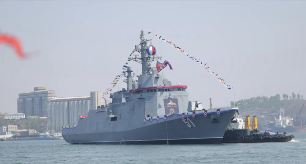 Một tàu khu trục lớp Choe Hyon 5.000 tấn của Triều Tiên hạ thủy tại Nampho vào tháng 4. Ảnh: KCNA 