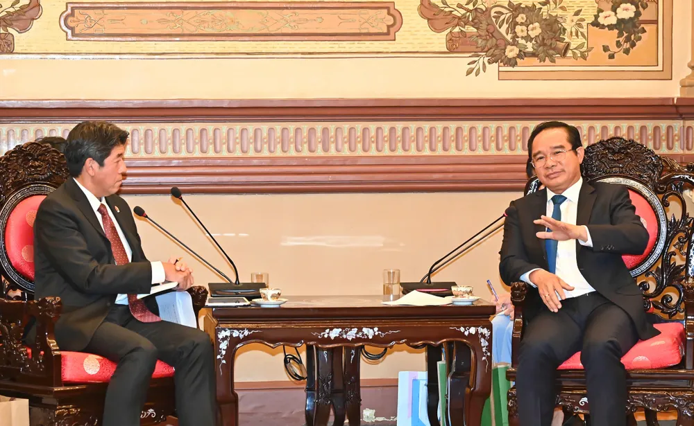 Chủ tịch UBND TPHCM Nguyễn Văn Được tiếp ông Kume Kunihide, Tân Chủ tịch Hiệp hội Doanh nghiệp Nhật Bản tại TPHCM (JCCH). Ảnh: VIỆT DŨNG 