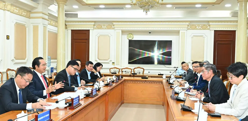 Quang cảnh buổi làm việc. Ảnh: VIỆT DŨNG