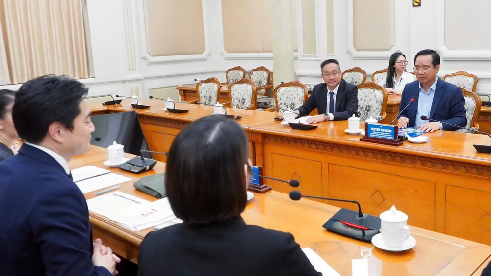 Đồng chí Nguyễn Văn Được, Ủy viên Trung ương Đảng, Phó Bí thư Thành ủy, Chủ tịch UBND TPHCM, tiếp ông Tezuka Daisuke, Tổng Giám đốc AEON Việt Nam kiêm Trưởng Đại diện Tập đoàn AEON tại Việt Nam. Ảnh: HOÀNG HÙNG