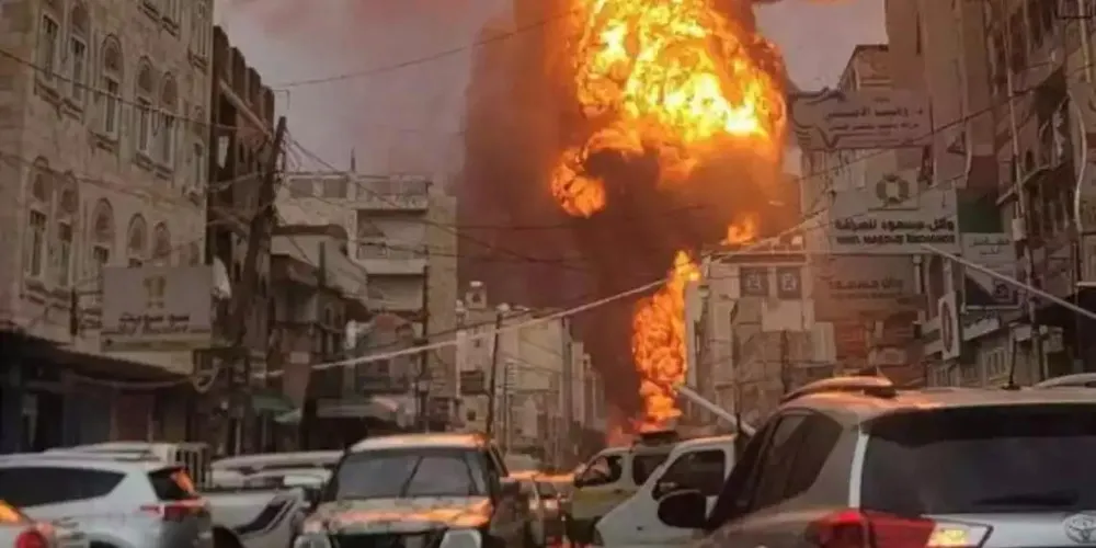 Israel không kích thủ đô Sanaa của Yemen sau vụ phóng tên lửa chùm đầu tiên của Houthi. Ảnh: Mạng lưới Ả Rập | Ảnh: Arab Networks