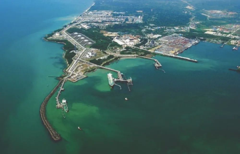 Tổ hợp các cơ sở Khí tự nhiên hóa lỏng (LNG) tại Bintulu. Ảnh : Business Times