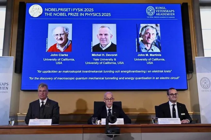 Giải Nobel Vật lý 2025 cho nghiên cứu 'đường hầm cơ học lượng tử vĩ mô'