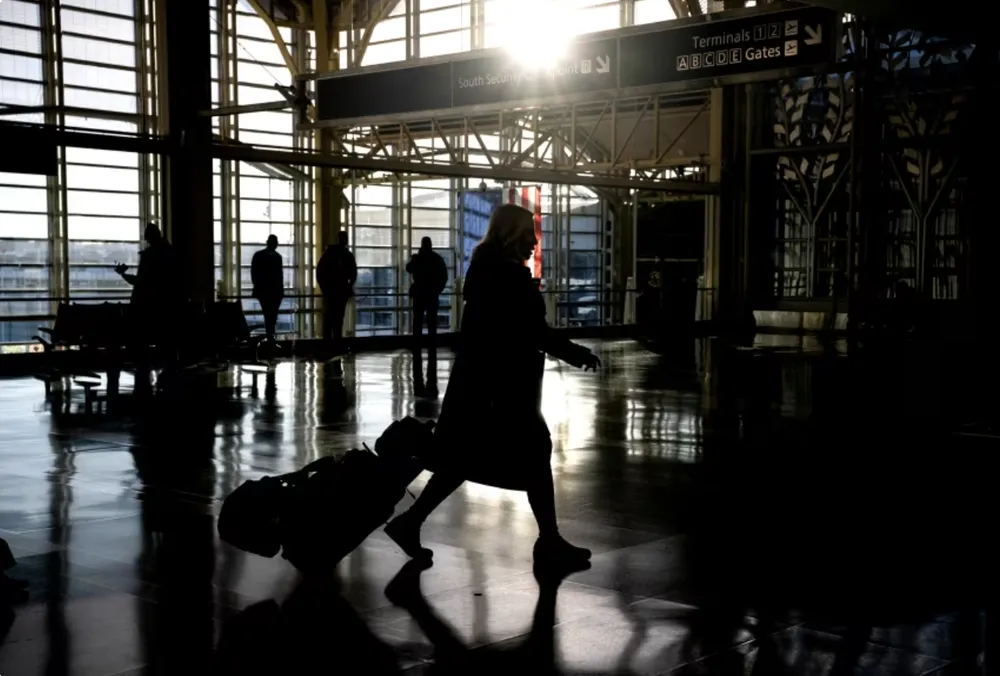 Du khách ở Sân bay Quốc gia Ronald Reagan Washington ở Arlington, Virginia, Ảnh : Graeme Sloan/Bloomberg/Getty Images