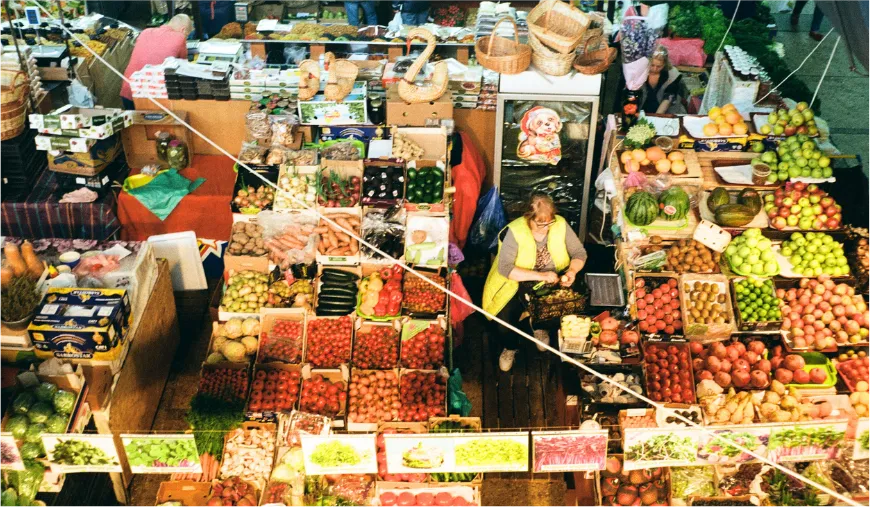 Sự thay đổi này có thể nhận thấy rõ ở sự đa dạng của các sản phẩm hiện đang được bày bán tại các chợ không chính thức. Ảnh: CARIBBEAN COUNCIL