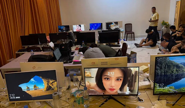 Hiện trường một đường dây lừa đảo bị phát hiện ở Campuchia. Ảnh: Khmer Times