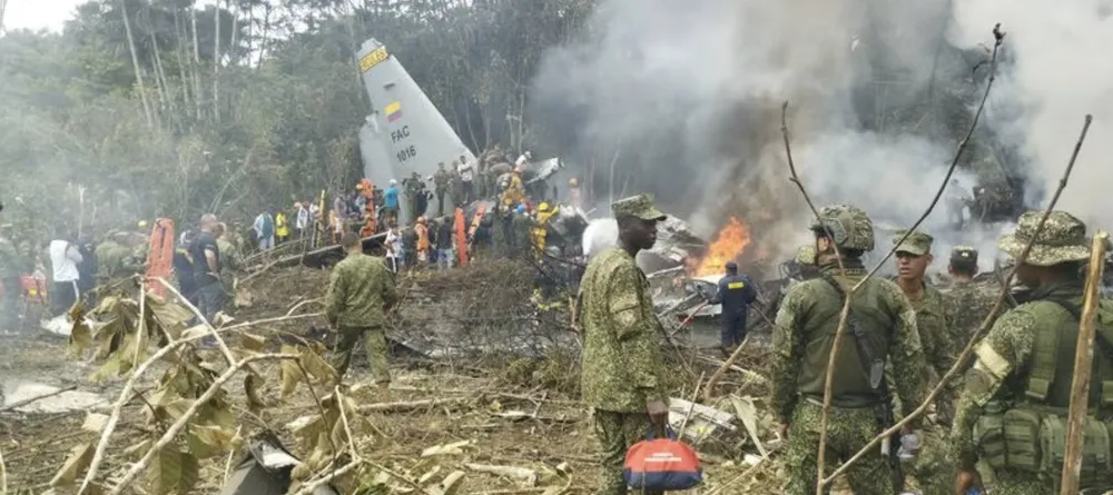 Hiện trường máy bay rơi. Ảnh: GLOBALBANKINGANDFINANCE.COM 